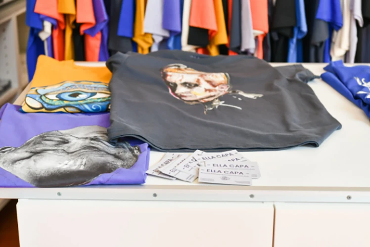 Ella_Capa_T-shirts